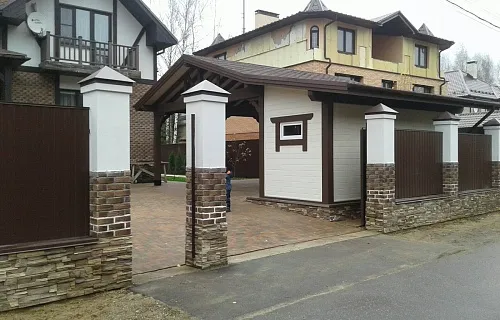 Навес для двух автомобилей с хозблоком КАРЕЛИЯ — Фото 3