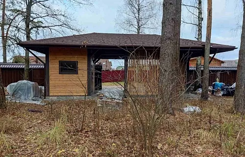 Навес для двух машин с хозблоком ЛЕСНОЙ — Фото 2